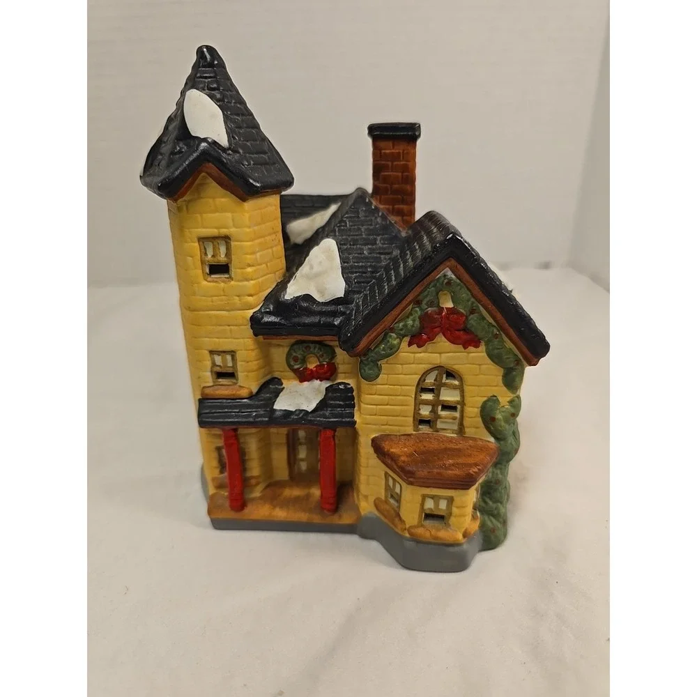 Santa's Best Village Victorian Ceramic‎ House 1995 Yellow House Black Roof